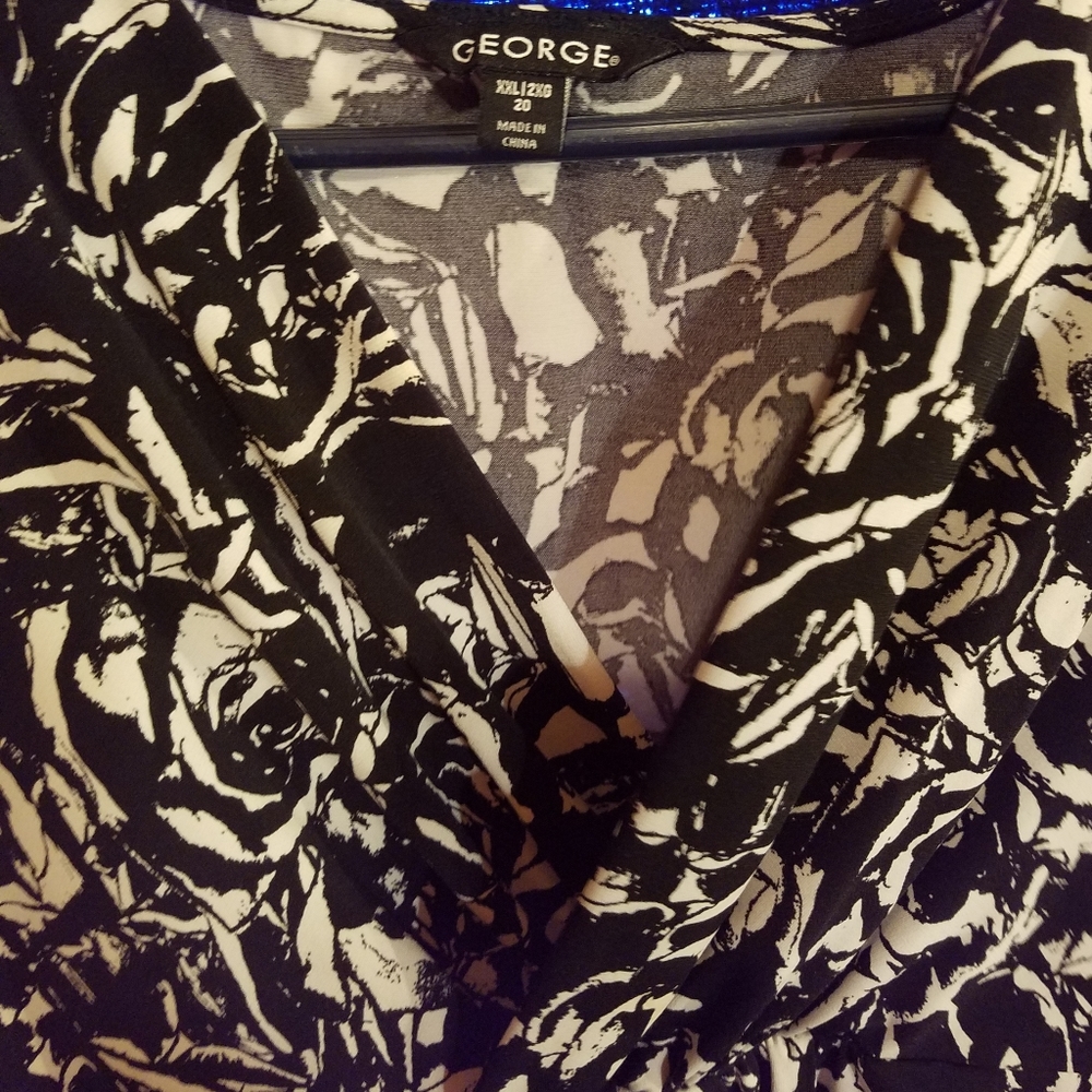 Short sleeve blouse.